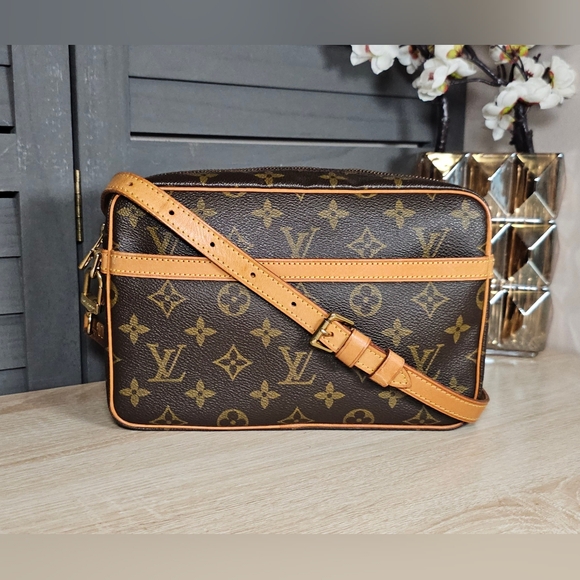Authentic LOUIS VUITTON Monogram Compiegne 23 Crossbody Bag - Picture 1 of 10